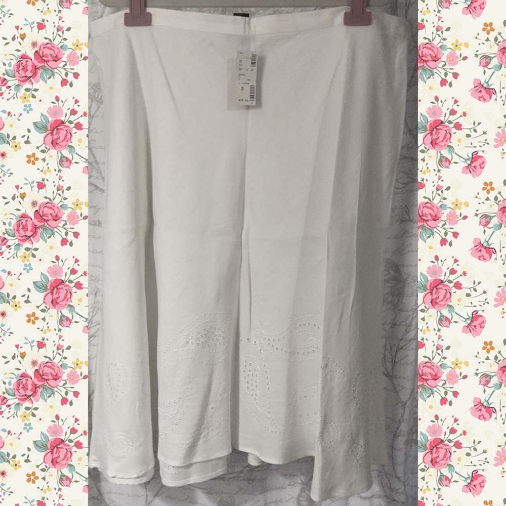 Avenue linen Rayon skirt with eyelet detail